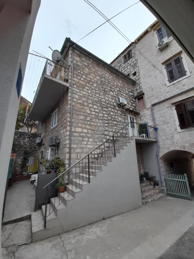 Apartment Filomena In The Center Komiža Exterior foto